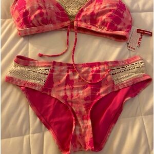 Swimsuit 2 piece.